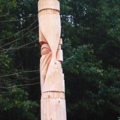 Schnitzerei an Säule