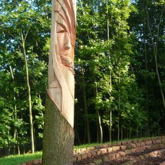 Schnitzerei an Säule