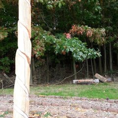 Schnitzerei an Säule