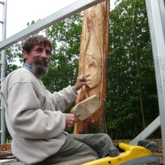 Schnitzerei an Säule