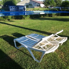 Schwimmbad Liegestühle